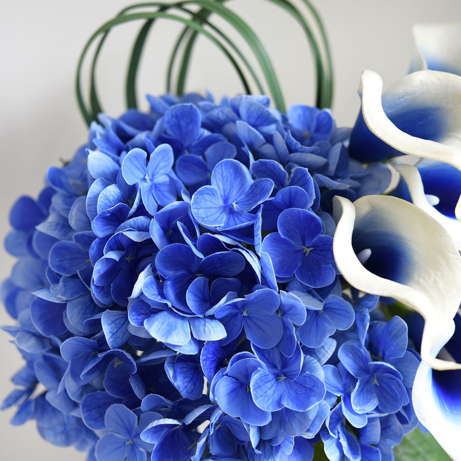 Real Touch Royal Blue Hydrangea and Blue with White Call Lilies Mix Flower Bouquet Artificial Flowers Arrangement 14 Stems