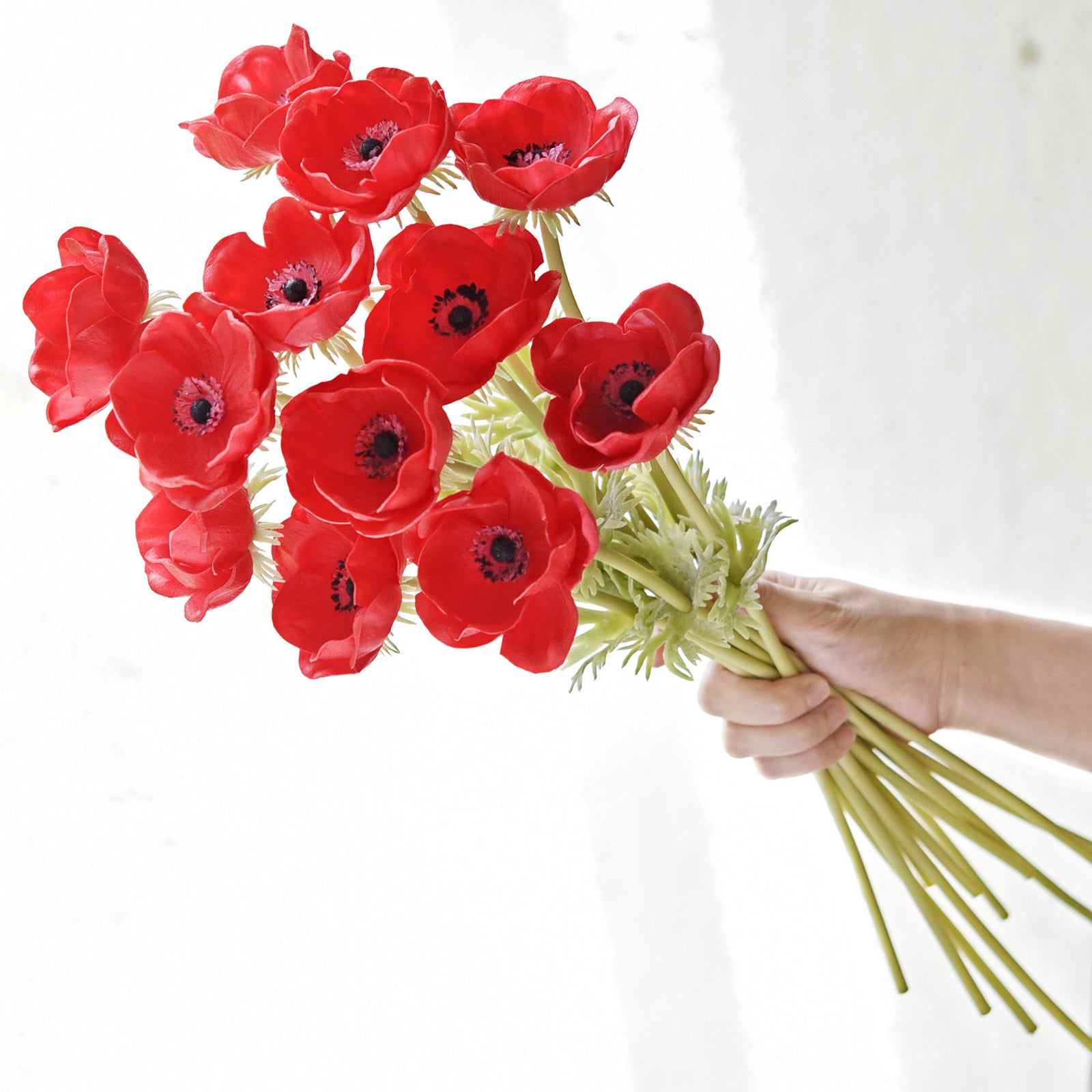12 Long Stems of ‘Real Touch’ Artificial (Red) Anemone Flowers, Wedding Bouquet Flower Arrangement, 45cm (17.7 inches)