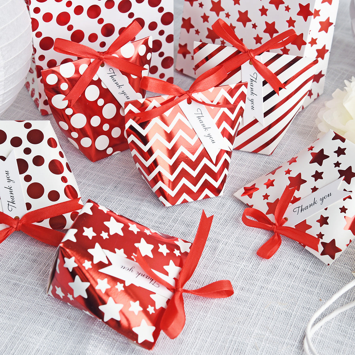 Red & Whites Gift Boxes with 6 Designs 12 Pieces