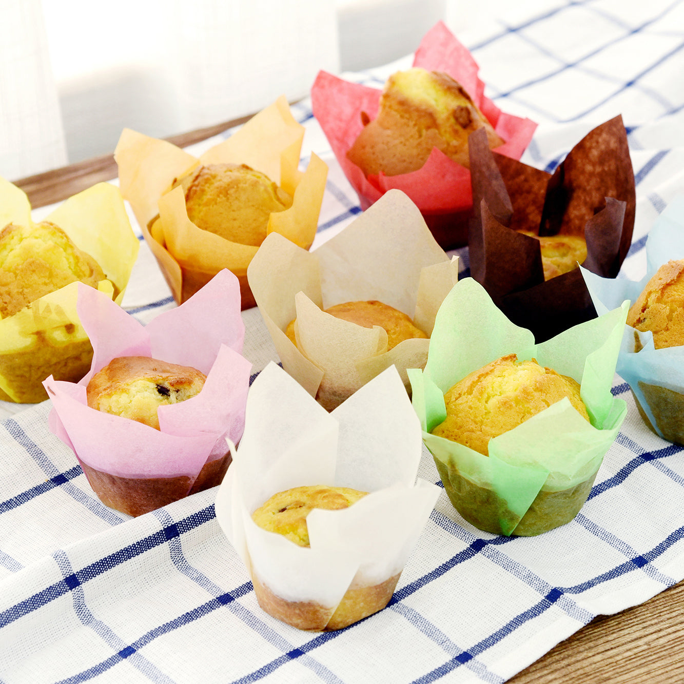 FiveSeasonStuff Pack of 200 Tulip Cupcake Muffin Cases/Standard Baking Paper Cups Wraps Liners for Wedding Christmas Birthday Shower Party Carnival Holiday Celebration