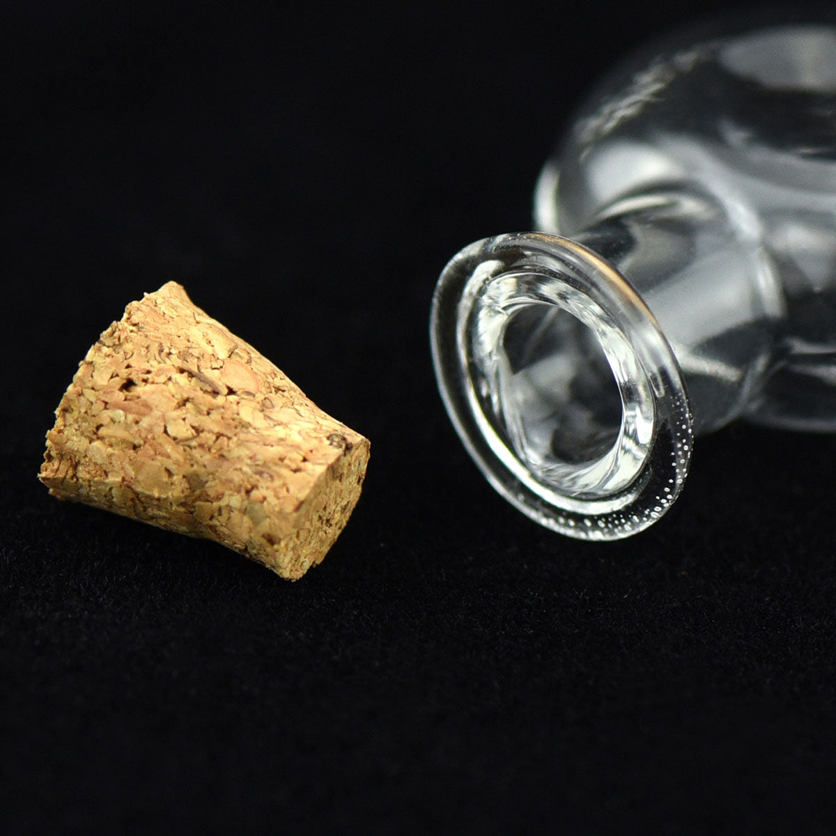 20 Pcs Mini Transparent Glass Bottles with Corks (Flat Round)